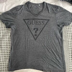 Men’s size medium Guess t-shirt